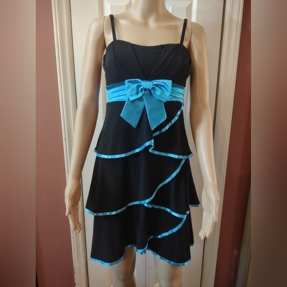 Deb women's size Medium spaghetti strap prom formal dress